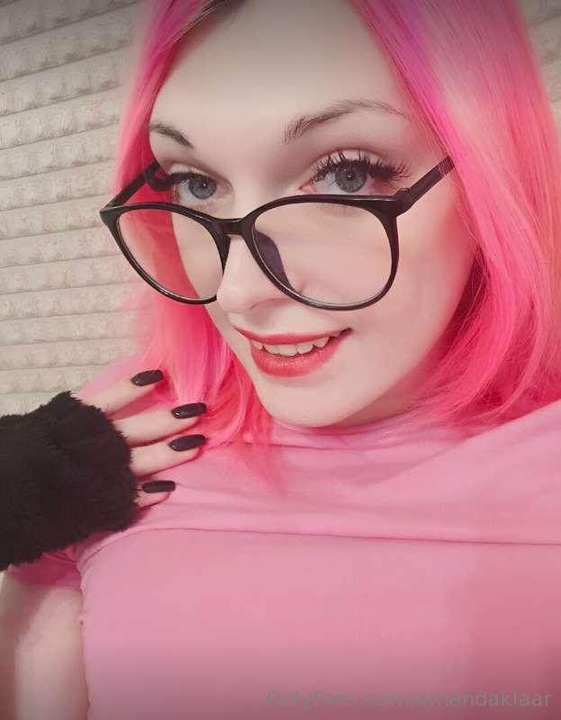 A cute T-Girl @merlinkitty is ready to fulfill all your naug..