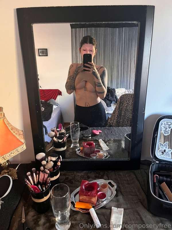 Hi 🖤 I’m so hangover today, took a day off my piano practice..