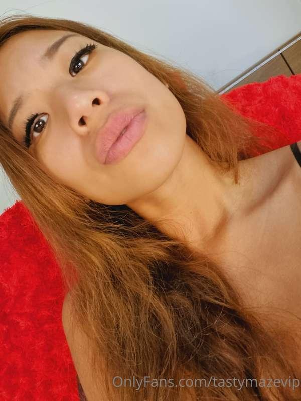 Do you like Big lips kissing around you mouth, cheek, neck, ..
