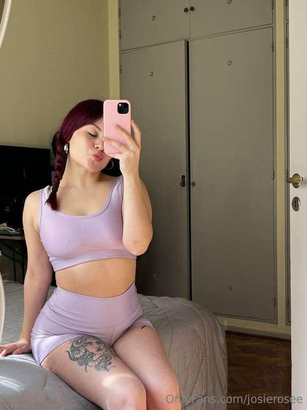 Does this mirror selfie make me look good?🥰