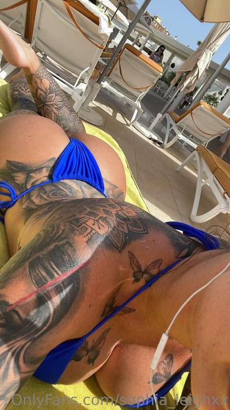 Does my ass brighten your day? I hope it does 🍑