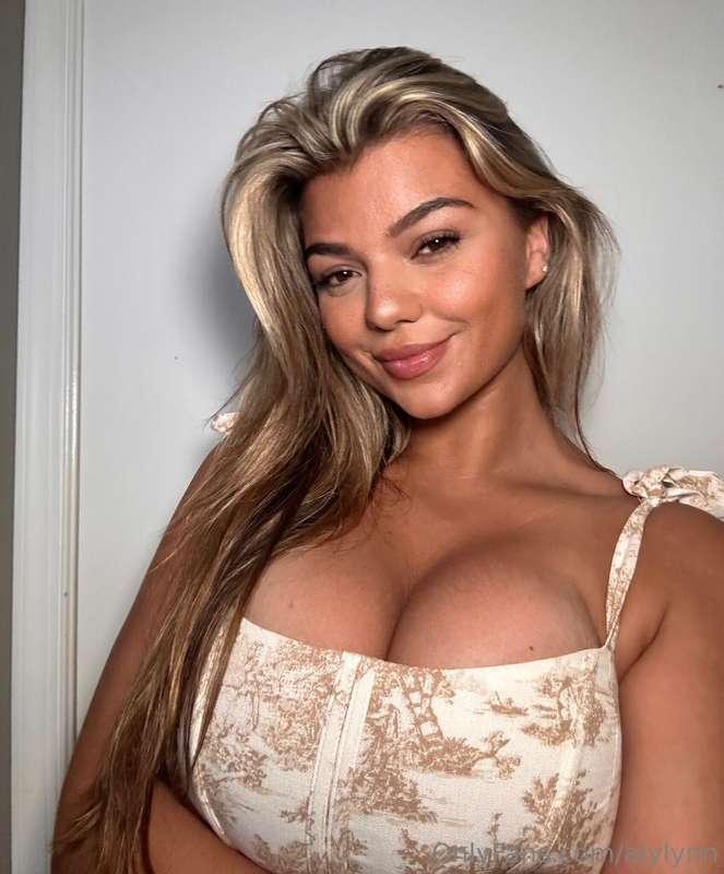 do you like the blonde?? 😝