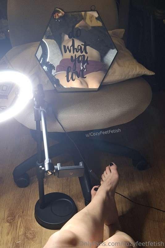 cozyfeetfetish image #0