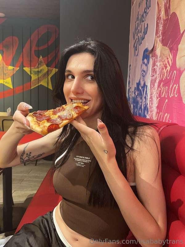 Will you let me eat or ill eat you? Choose wisely🙈