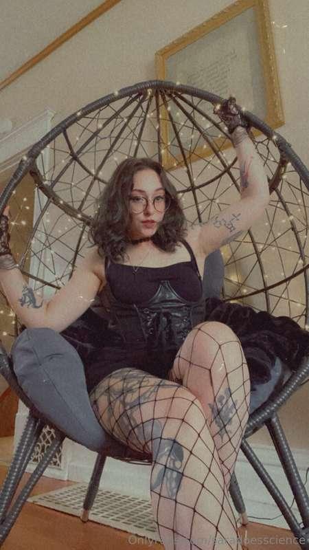 Come put your face in my lap pet