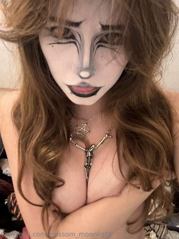 Suck on my goth titties plz