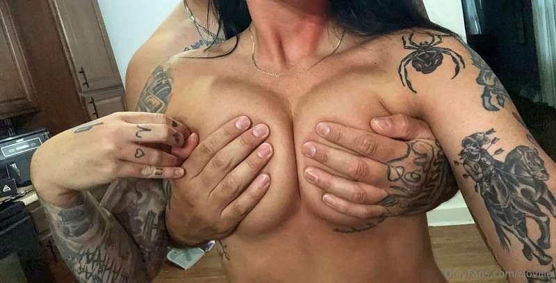 Ask me for my B/G content 😏🔥
