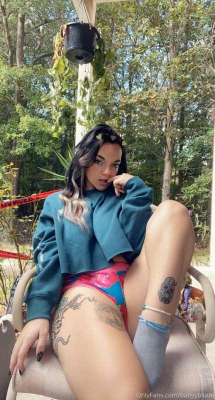 Happy Monday baby, would you fuck me on my back porch?🙊💦