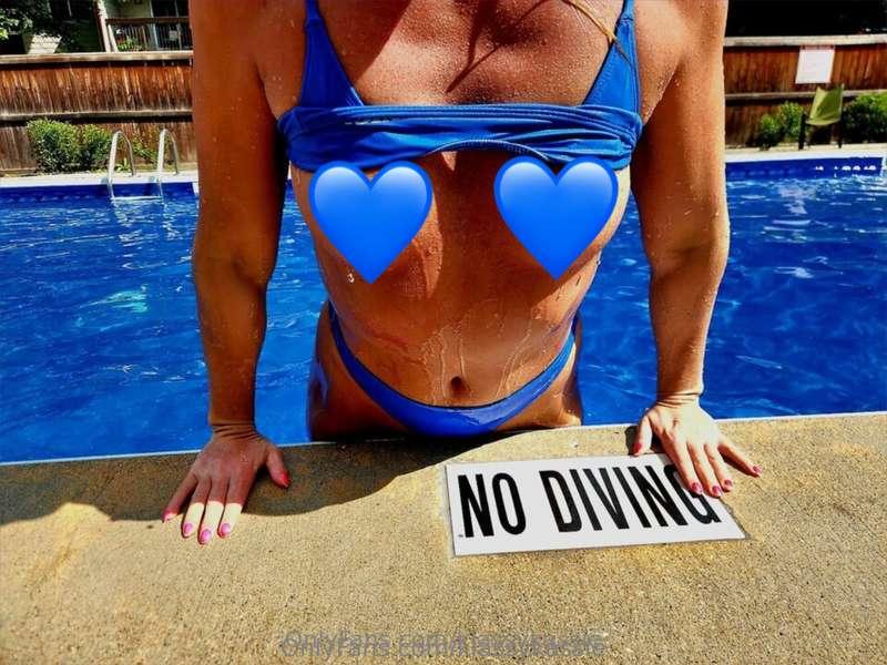 Wanna see all my locked photos, and even more NSFW photos an..
