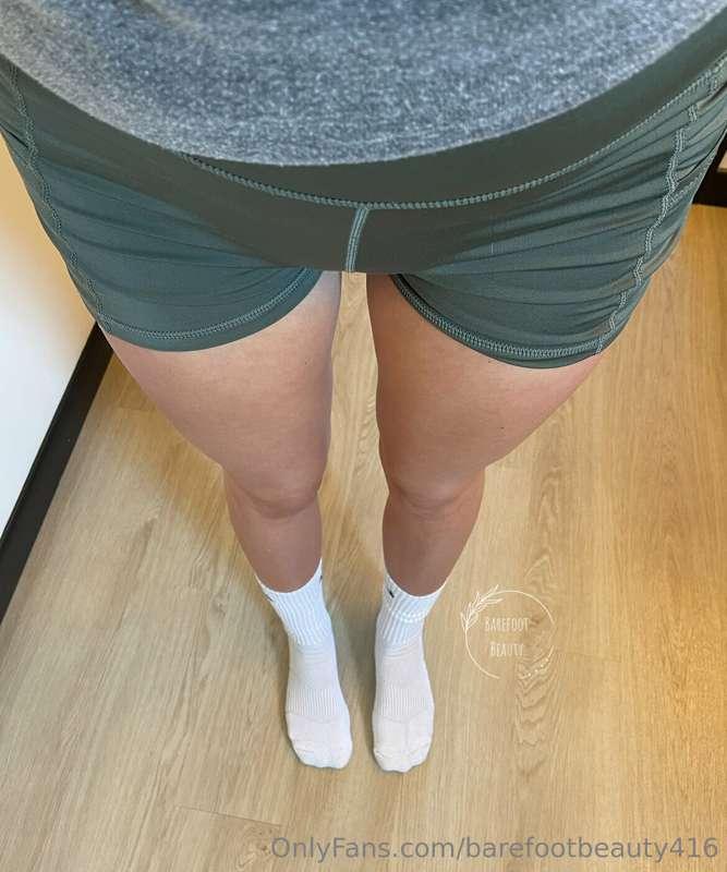 will you warm my toes so I don’t have to wear socks?🧦