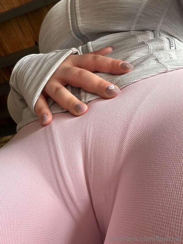 can you give my pussy some attention babe? 🤪