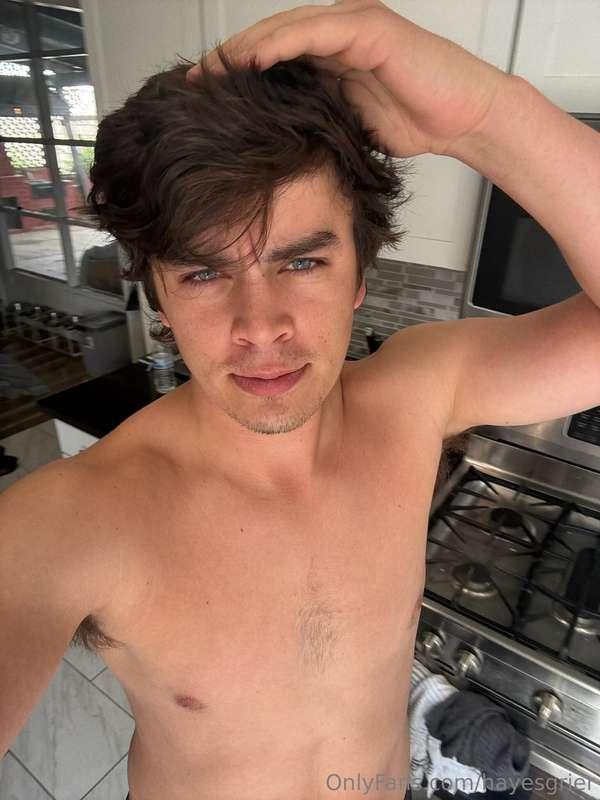 Yo good morning, happy Friday 🔥💯Took the pups for a walk, wa..