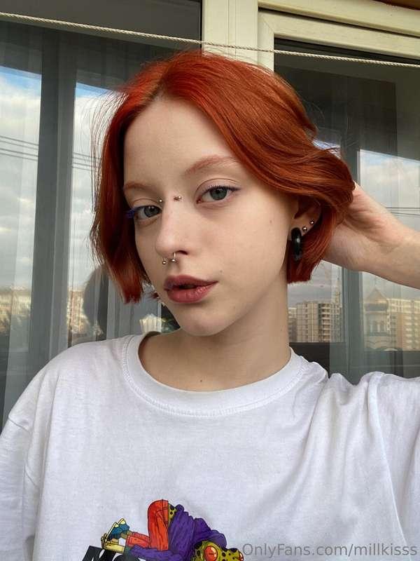Looking at my old pics like… maybe I should dye my hair agai..
