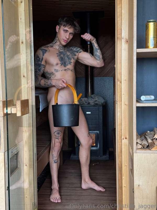 Bucket list item: Naked and waiting for you to fill me up 🍑🪣..