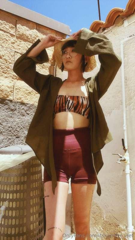 It just turned to Fall, but I miss Summer already!It’s Monda..