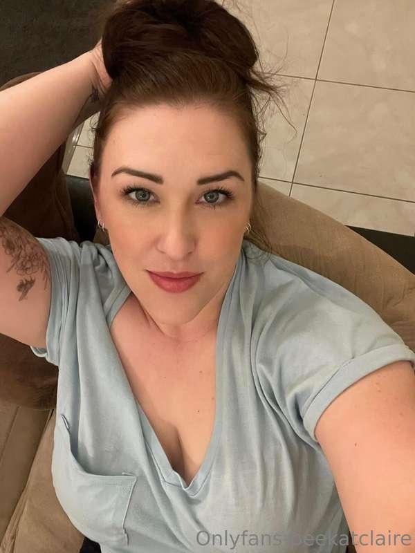 Nothing like some Netflix and titties. Swipe 👉🏻