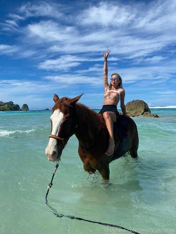 I wanna ride on you ...🔥🔥🔥
DM... and I’ll share hot riding w..