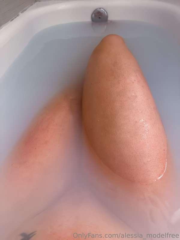 Hot tub at the end of a long day yesterday.. I dont fit in i..