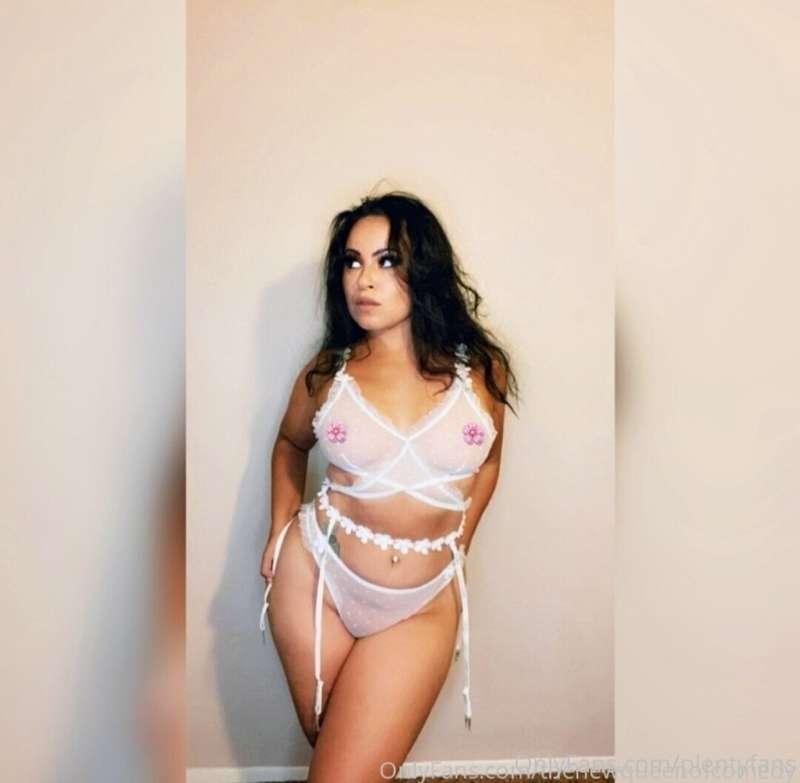 @thenewqueenofcomedy FINE, FUNNY & FREE 🤩🥵
