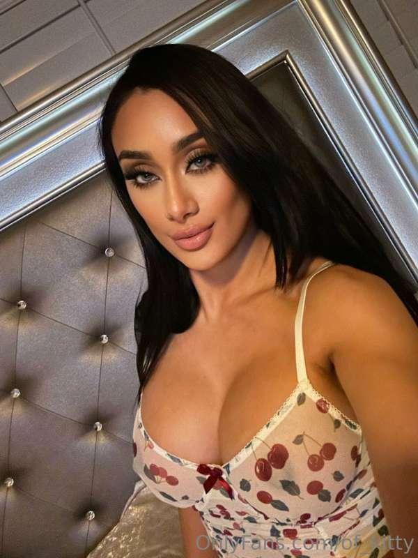 Getting wild on your wall tonight....unlock to see these tit..
