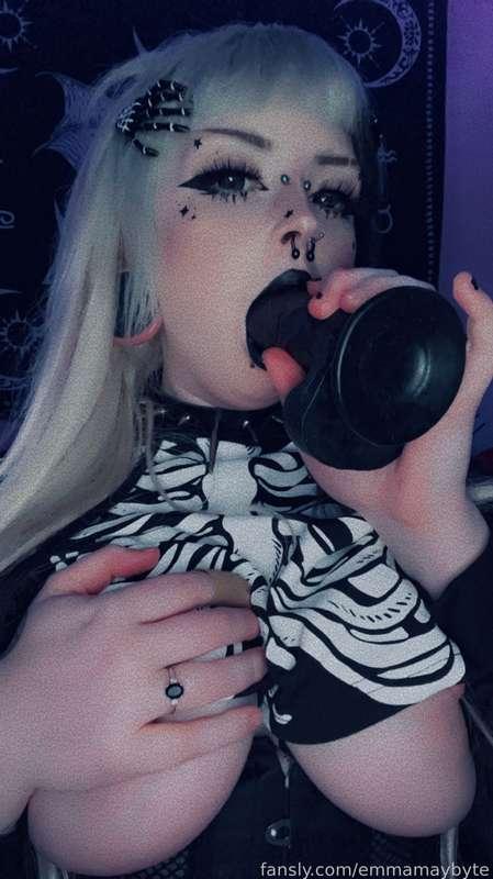 emmamaybyte image #3