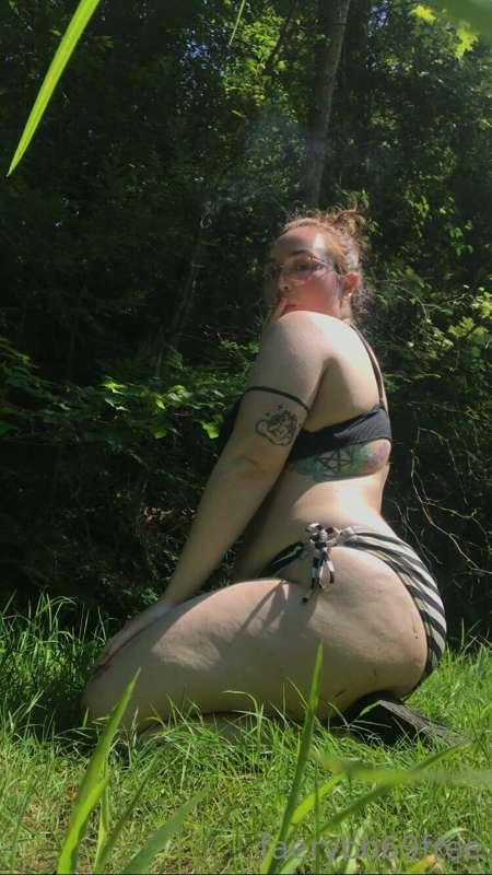 Smoking a j by the river in my bikini 👙 
Posted for free on ..