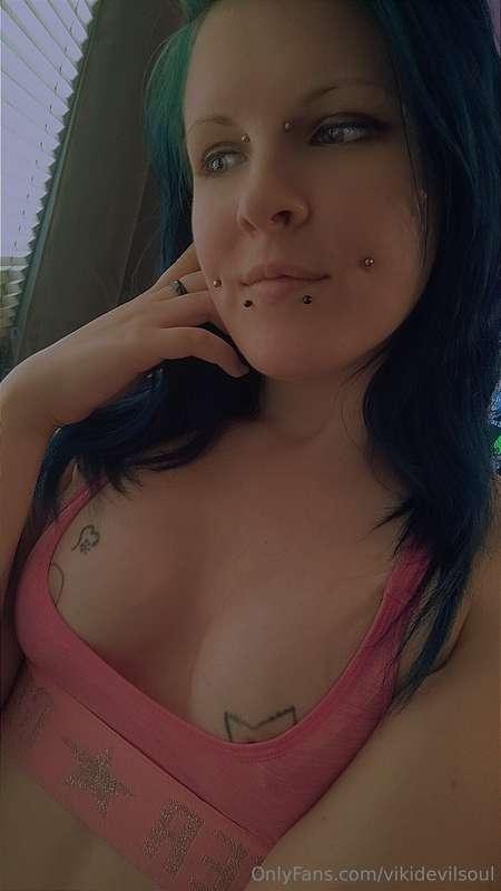 What woman can do lonely at home? 😏💟😈💟Have U bbs any ideas? ..