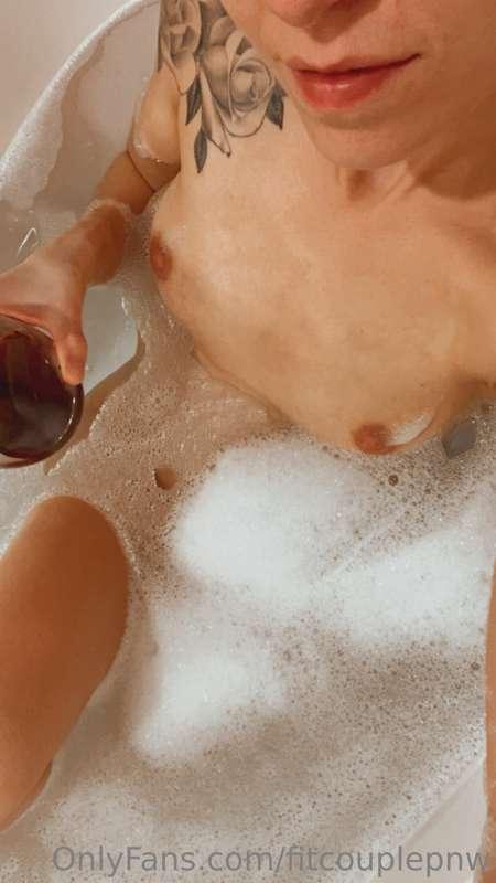 Join me in the tub babe?