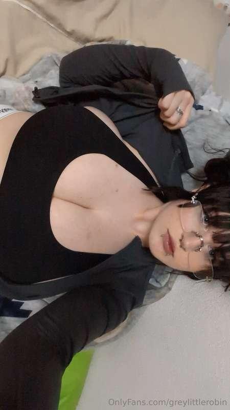 Is it hot in here... orrrrr... just me? ( ಠ‿<)