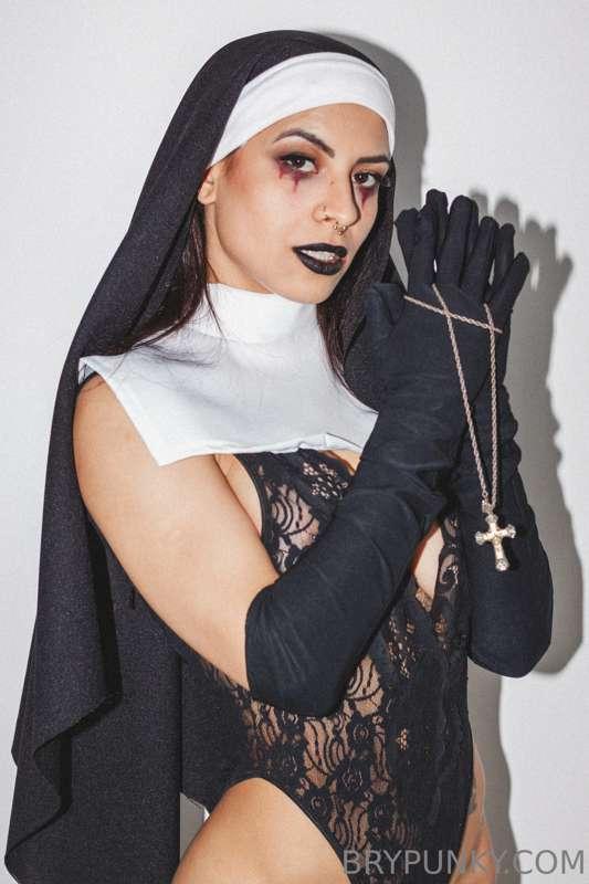 **Mother Halloween | Profesional Photoset**

Do you have con..