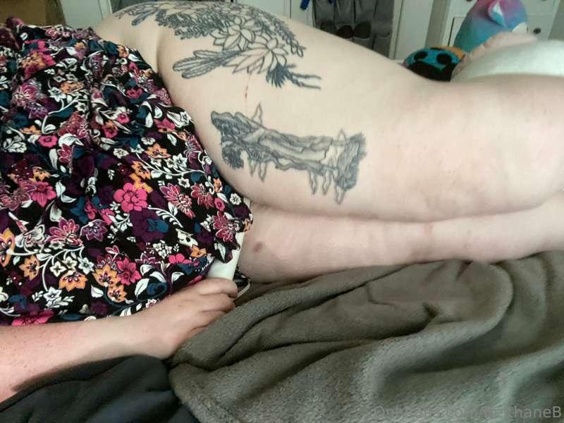 Love taking advantage of working from home 👸🏻💦