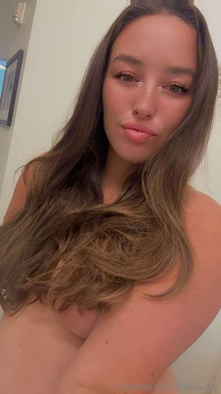 Just me… feeling way too cute not to share 💕🔥