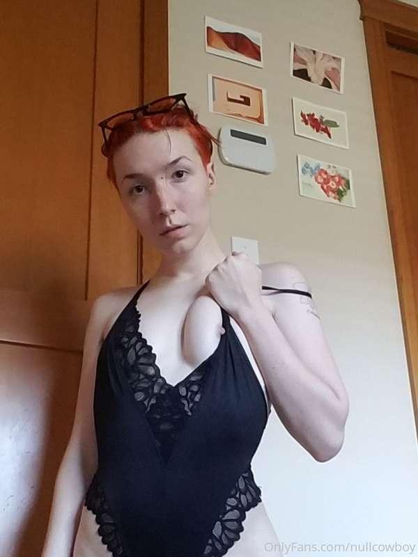 nice match between my hair and the top left painting