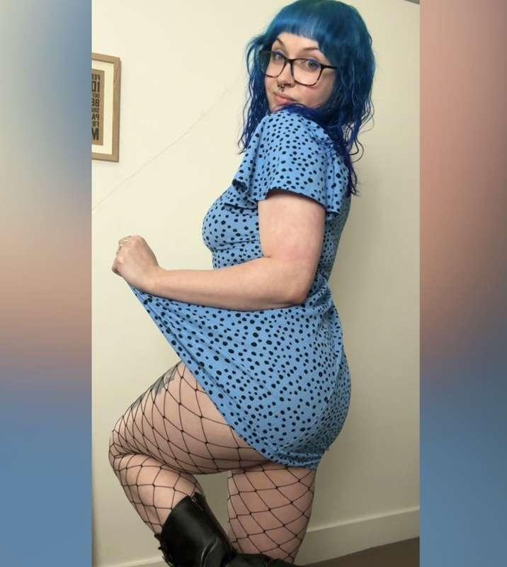 i dont know if i prefer the fishnets with the bigger or smaller gaps 🤔