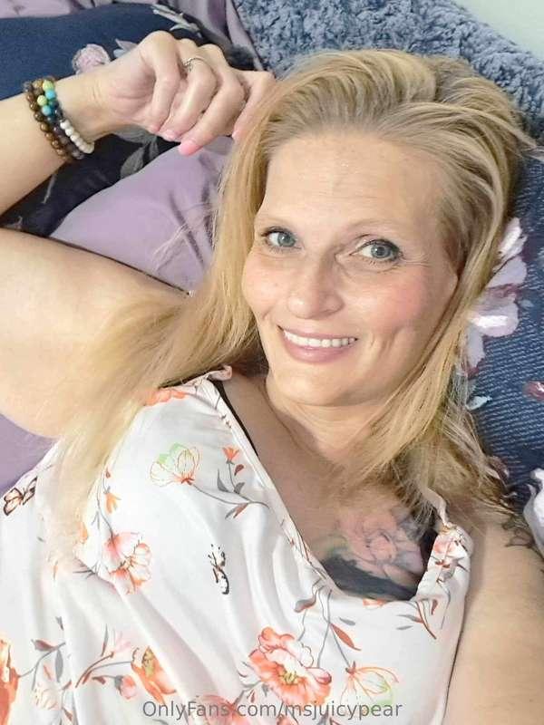 Hello my lovely fans
 
Back surgery went well. Just having a..