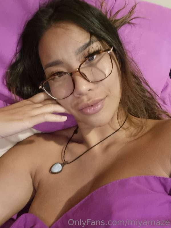 I am so lonely and horny. dm me pleaseee🥺