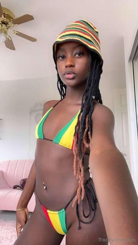 Temptation in every curve 😍💫
