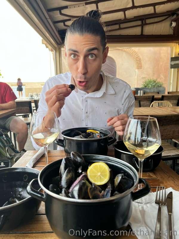 Mussels & wine?