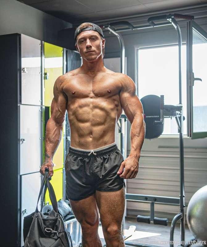 Your new favorite French guy

I can give you motivation, but..