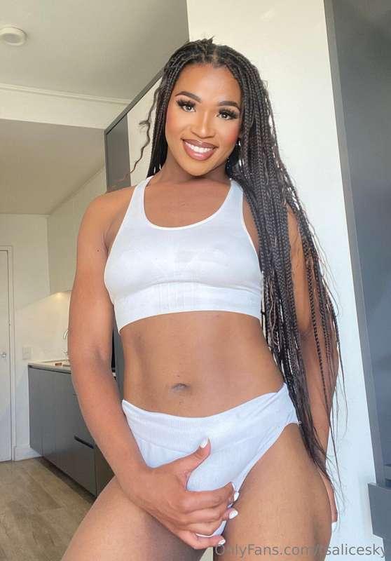 Hey, baby, come and sign the profile of my sis @official_sav..