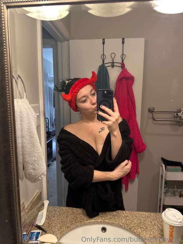 Happy Saturday 😘 thanks again for the love in the live last ..