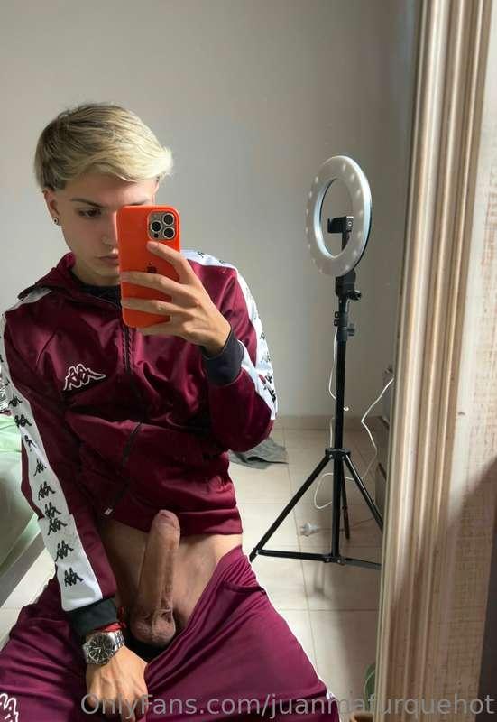 good morning daddy 🍆 look how i woke up