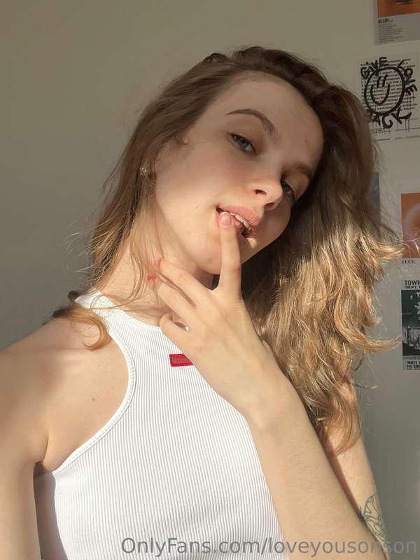 What do you feel when you see my lips? 👀