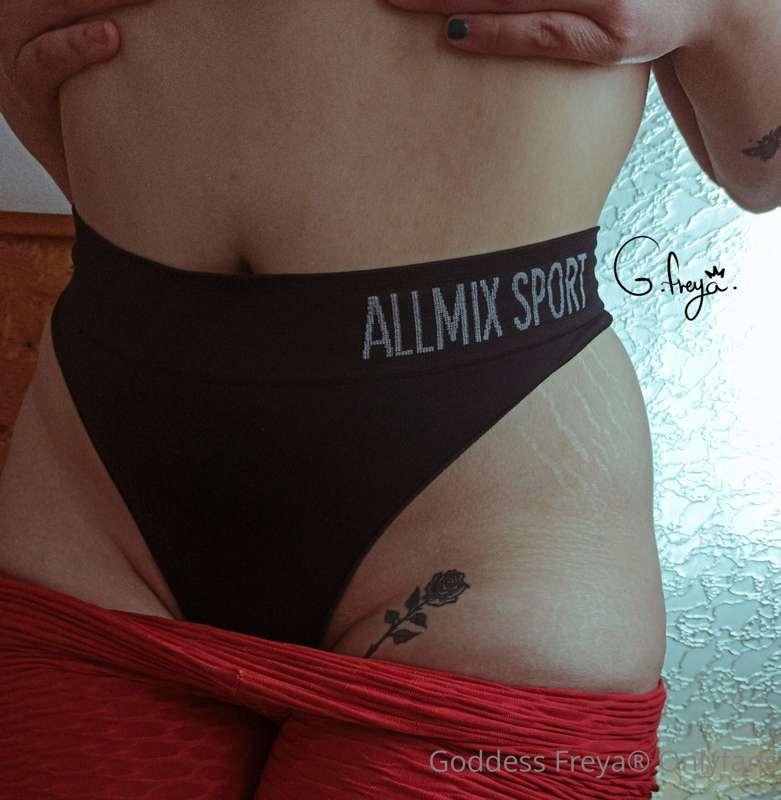 New cheeky posts on my vip Onlyfans

Onlyfans.com/feetsiren...