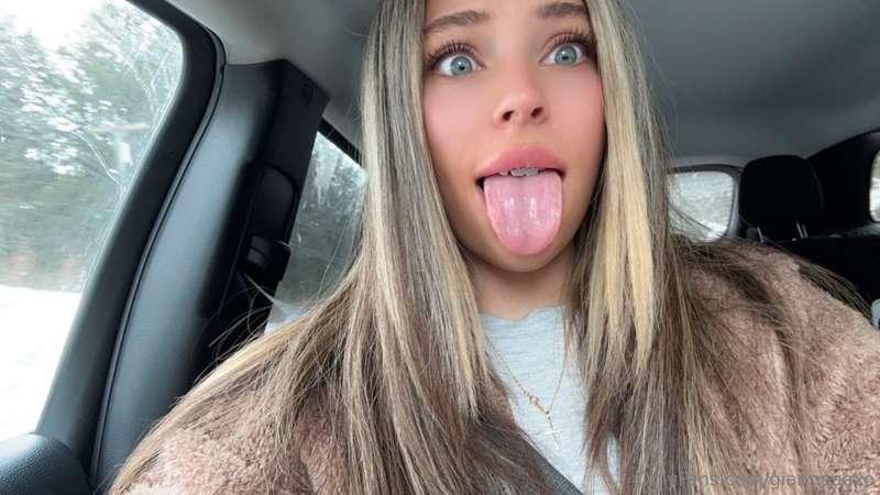 should I stick my tongue out like this when youre about to 🍆..
