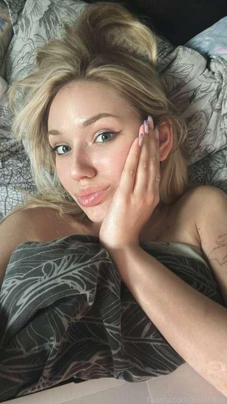 Hi baby 🙈 how's your day going? Mine is pretty naughty 😈 @JulieMiss 

#boobs #tattoo #nudes #naked #young #18 #cute #ahegao #jumping #dildo #cock #dick #dickrate #masrturbation 