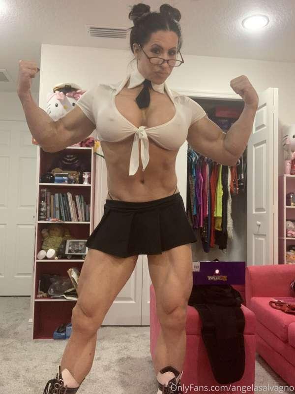 This school girl is ready to kick some assss!!💪🏼😋