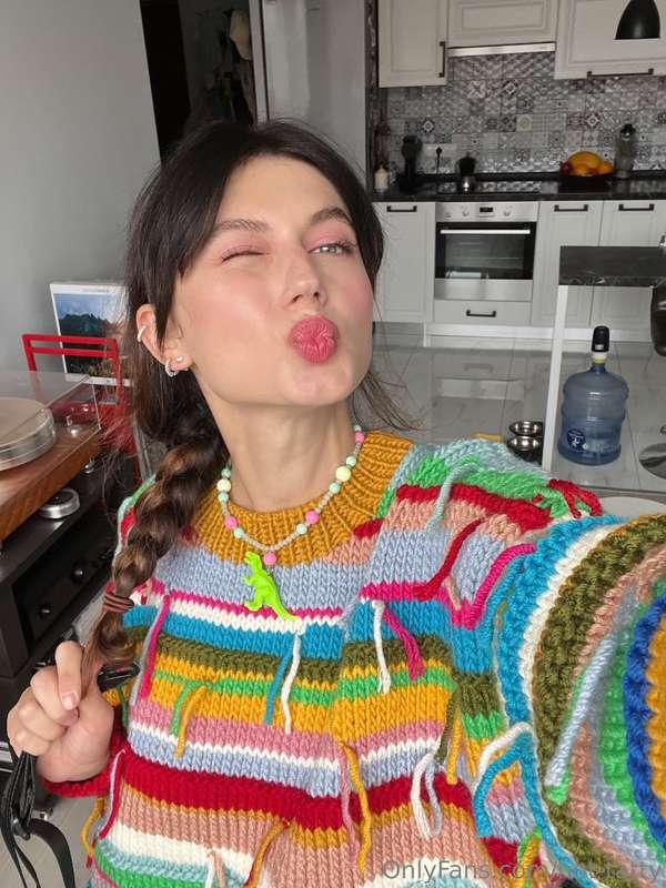Cozy evening, my favorite colorful sweater, and a warm vibe ..