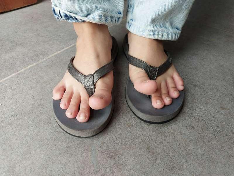 Naked tootsies
