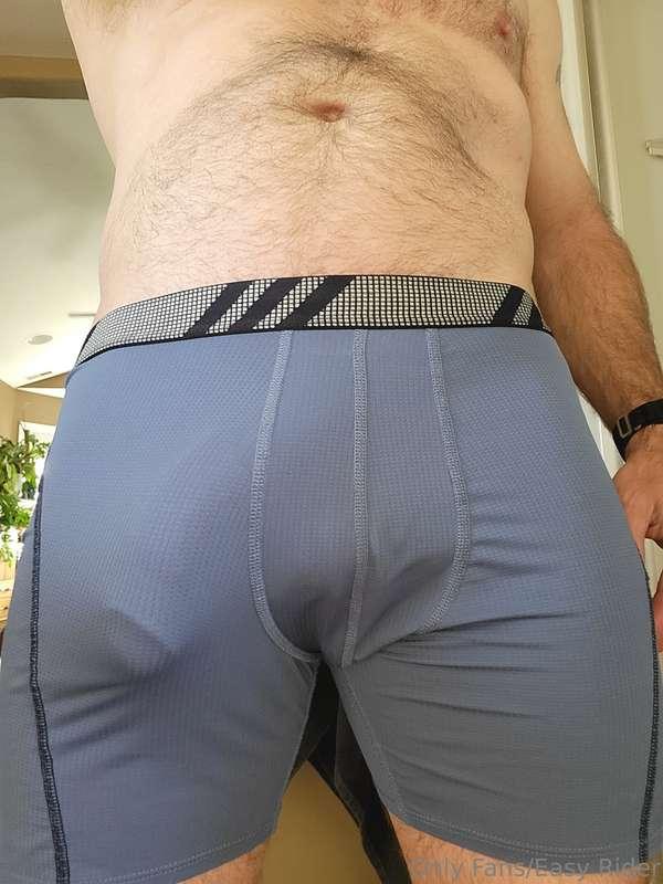 Boxer or jeans? What's your favorite bulge pic? 🍆